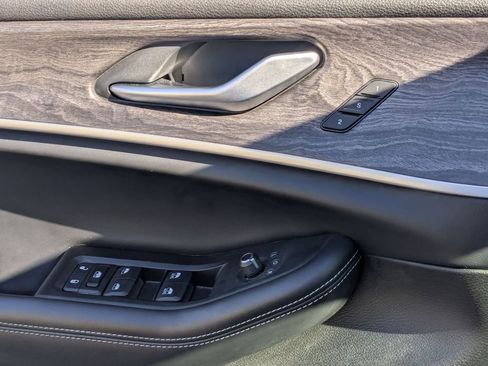 Used 2024 Jeep Grand Cherokee L Limited w/ Luxury Tech Group II image 13