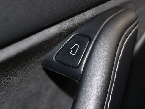 Used 2021 Tesla Model Y Long Range image 38