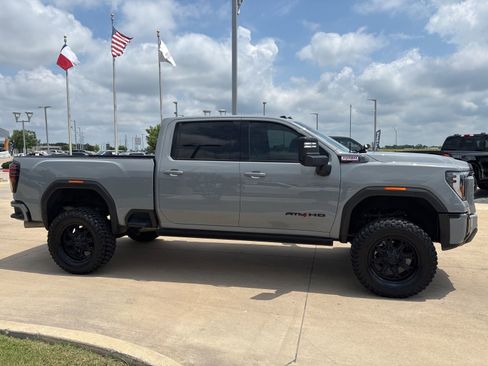 Used 2024 GMC Sierra 2500 AT4 w/ AT4 Premium Plus Package AWD/4WD image 7