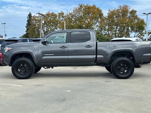 Used 2019 Toyota Tacoma TRD Sport image 6