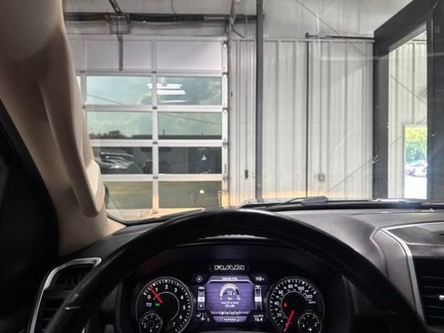 Used 2020 RAM 1500 Big Horn AWD/4WD image 9