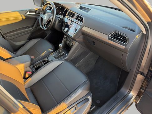 Used 2019 Volkswagen Tiguan SE image 11