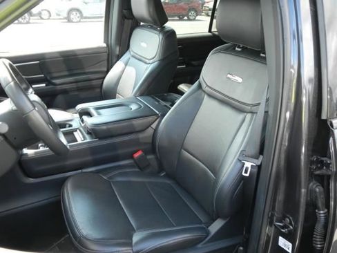 Used 2025 Ford Expedition Platinum w/ Stealth Appearance Package image 6