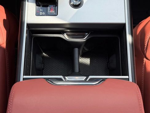 Certified 2025 Land Rover Range Rover SV AWD/4WD image 21