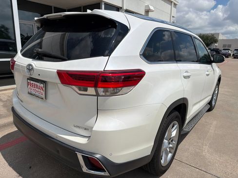 Used 2017 Toyota Highlander Limited FWD image 8