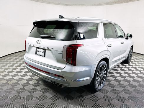 Used 2024 Hyundai Palisade Calligraphy AWD/4WD image 3
