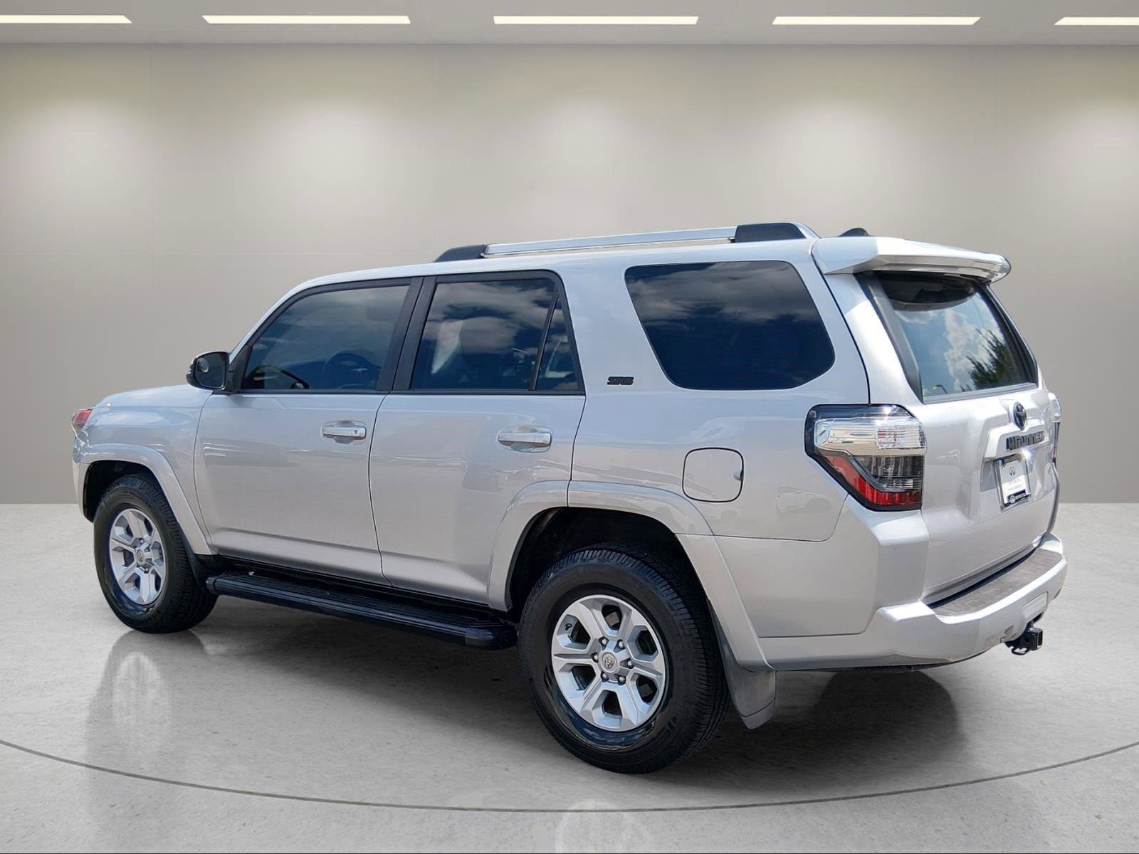 Used 2021 Toyota 4Runner SR5 Premium w/ Moonroof Package RWD image 3