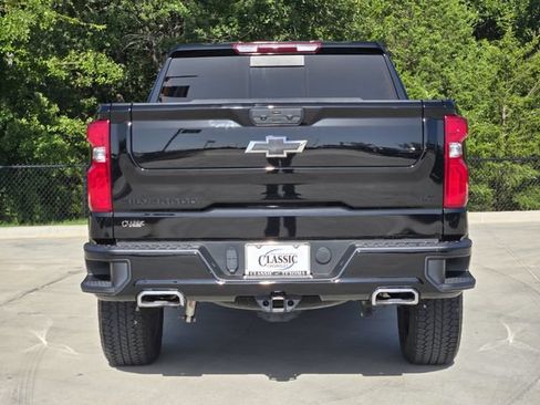 Used 2025 Chevrolet Silverado 1500 LT Trail Boss w/ Convenience Package II AWD/4WD image 7