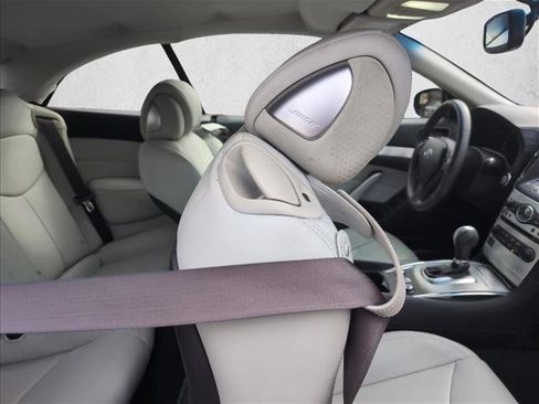 Used 2015 INFINITI Q60 Convertible w/ Premium Package image 22