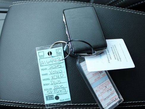 Used 2025 Volvo XC40 B5 Plus image 32