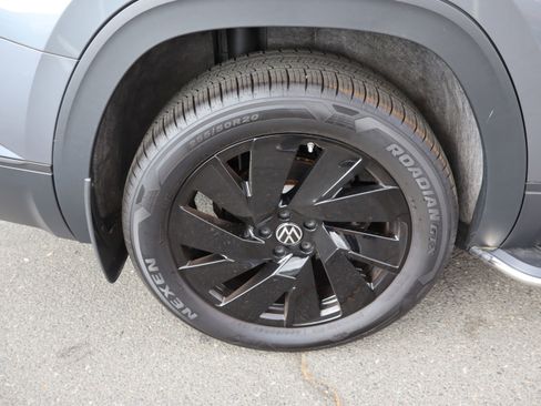 Used 2024 Volkswagen Atlas SE image 43