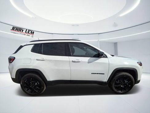 New 2026 Jeep Compass Latitude image 2