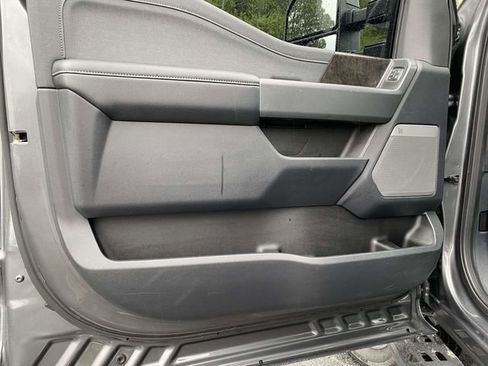 Certified 2023 Ford F250 Lariat w/ Black Appearance Package image 18