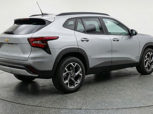 Used 2025 Chevrolet Trax LT image 9