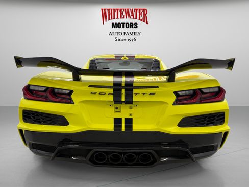 Used 2023 Chevrolet Corvette Z06 w/ Z07 Performance Package RWD image 3