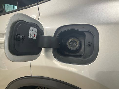 Used 2020 Ford Escape SEL image 32