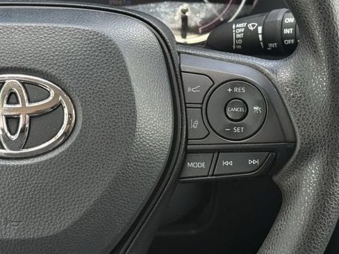 Used 2025 Toyota RAV4 XLE FWD image 15