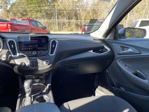 Used 2024 Chevrolet Malibu LT image 22