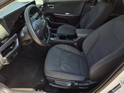 Used 2025 Kia K4 FWD image 28