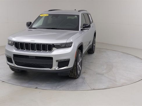 Used 2025 Jeep Grand Cherokee L Limited image 9