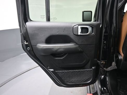 Used 2020 Jeep Wrangler Unlimited Rubicon w/ Dual Top Group AWD/4WD image 29