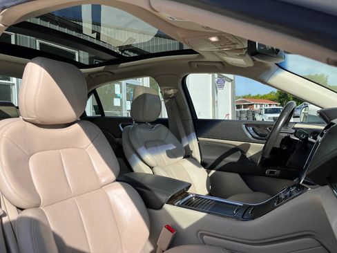 Used 2020 Lincoln Continental AWD w/ Premium Package image 10