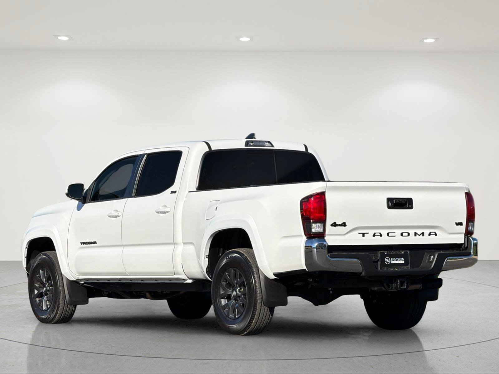 Used 2022 Toyota Tacoma SR5 AWD/4WD image 3