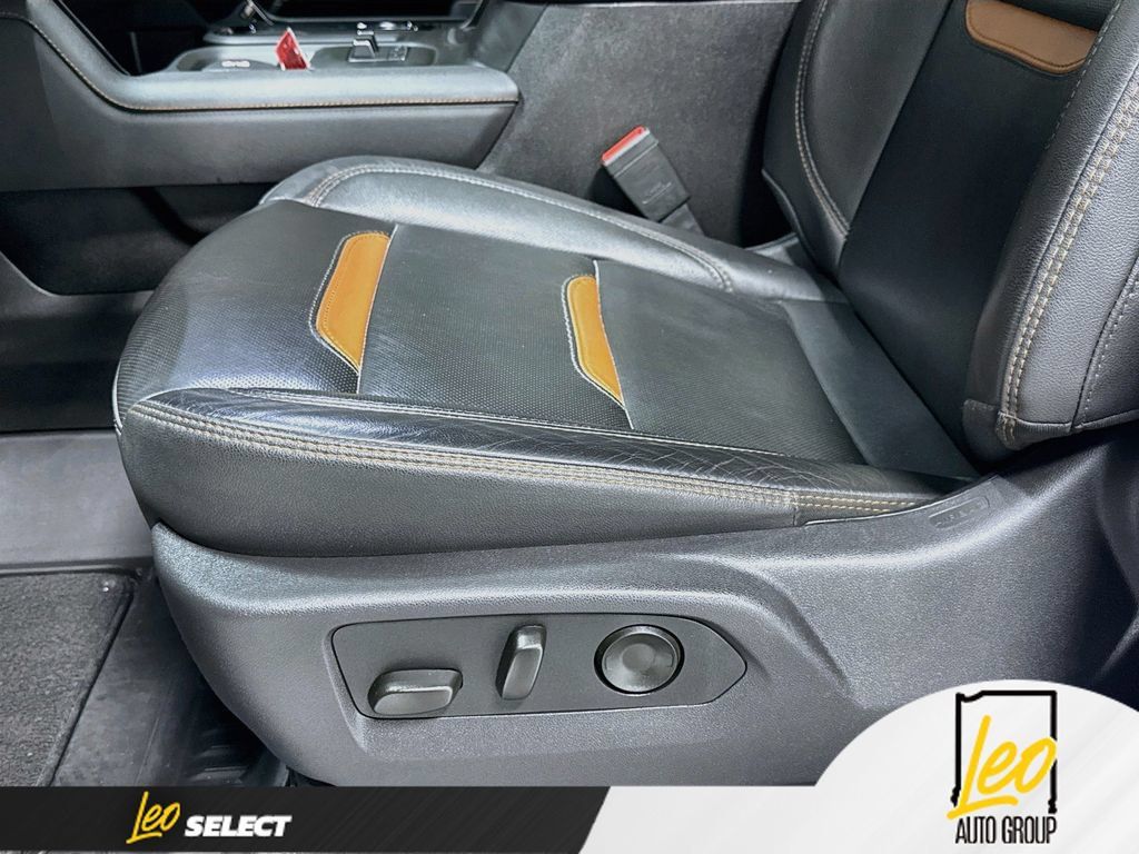 Used 2025 GMC Sierra 2500 AT4 AWD/4WD image 23