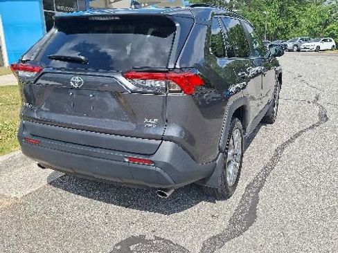 Used 2023 Toyota RAV4 XLE Premium AWD/4WD image 6