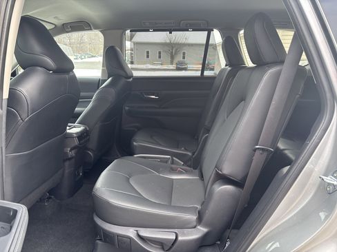 Used 2025 Toyota Grand Highlander XLE image 14