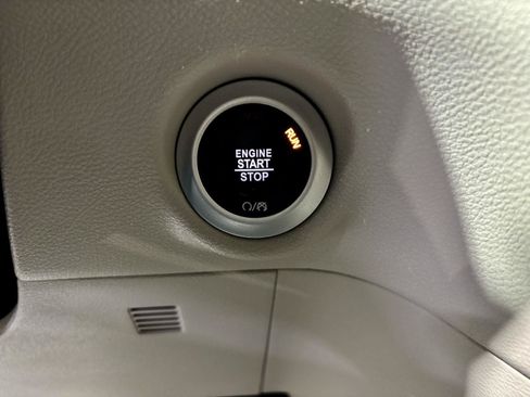 Used 2023 Chrysler Pacifica Touring-L FWD image 28