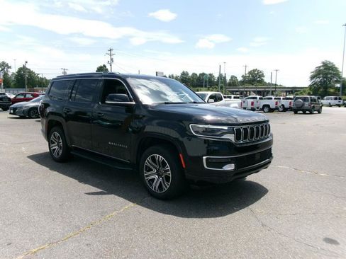Used 2025 Jeep Wagoneer 4WD image 4