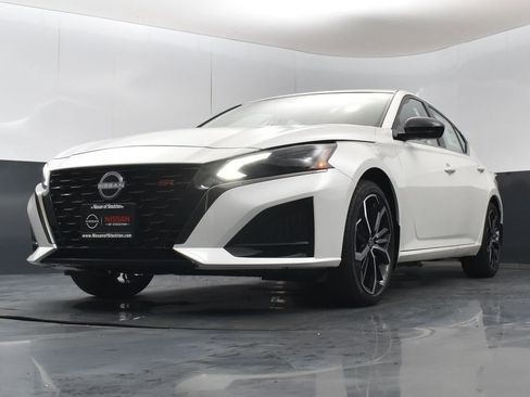 New 2025 Nissan Altima 2.5 SR image 37