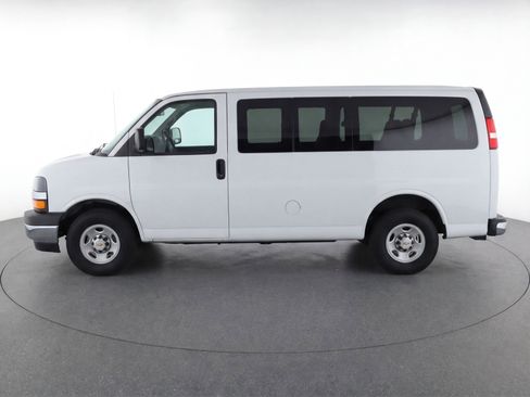 Used 2025 Chevrolet Express 3500 LT w/ LT Preferred Equipment Group image 5