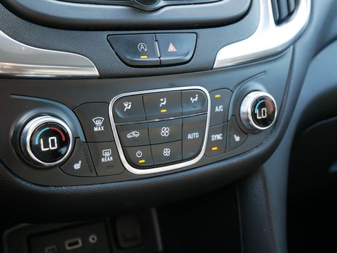 Used 2022 Chevrolet Equinox LT image 19