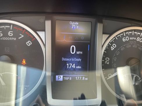 Used 2020 Toyota Tacoma SR5 AWD/4WD image 23