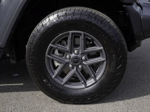 Used 2025 Jeep Wrangler Unlimited Sport AWD/4WD image 10