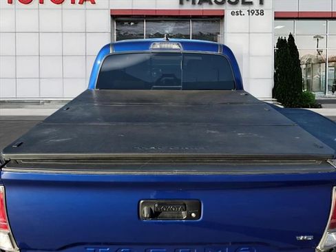 Used 2023 Toyota Tacoma TRD Off-Road w/ Technology Package image 10