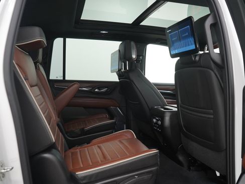 Used 2023 GMC Yukon XL Denali Ultimate AWD/4WD image 14