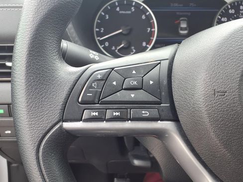 Used 2024 Nissan Sentra SV FWD image 14