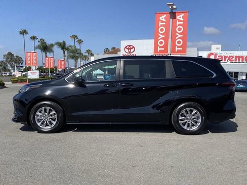 Certified 2026 Toyota Sienna LE FWD image 40