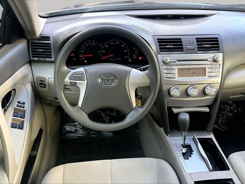 Used 2011 Toyota Camry LE w/ LE Extra-Value Pkg FWD image 5