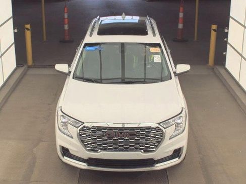 Used 2023 GMC Terrain Denali w/ Denali Premium Package AWD/4WD image 7