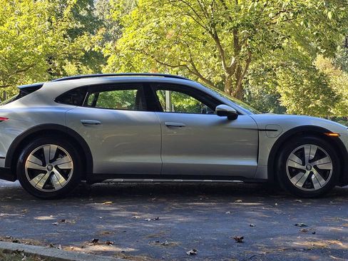 Used 2023 Porsche Taycan 4 Cross Turismo w/ Premium Package image 8