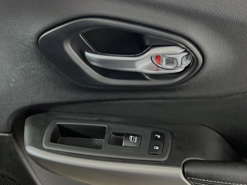 Used 2020 Jeep Cherokee High Altitude image 32