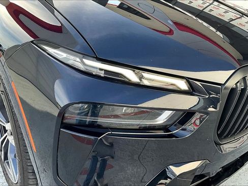 Used 2023 BMW X7 M60i image 29