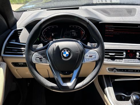Used 2022 BMW X7 xDrive40i w/ Premium Package AWD/4WD image 18