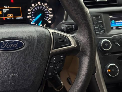 Used 2015 Ford Fusion SE image 16