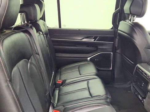 Used 2023 Jeep Wagoneer Series III w/ Convenience Group I AWD/4WD image 23