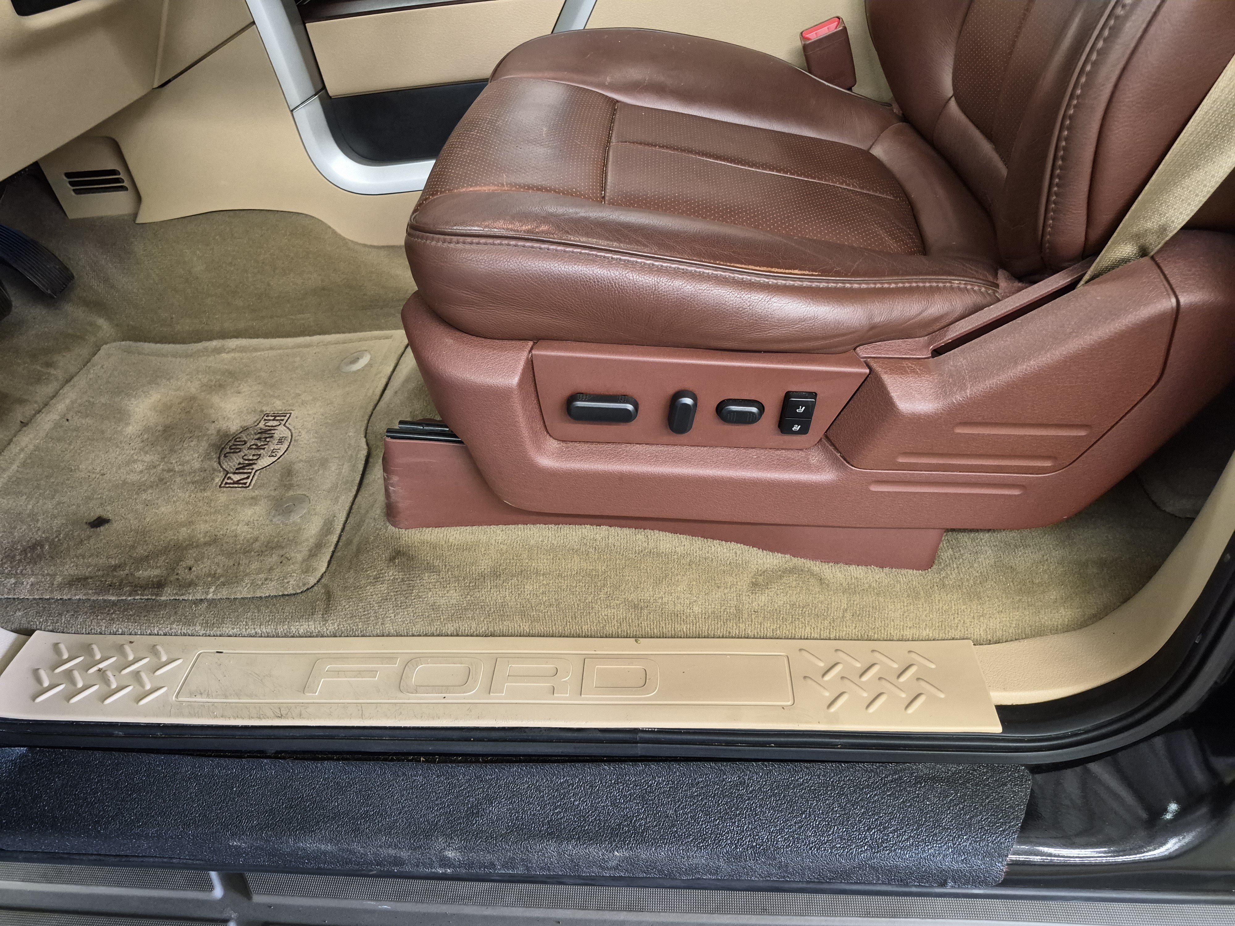 Used 2014 Ford F150 King Ranch w/ King Ranch Luxury Package AWD/4WD image 13